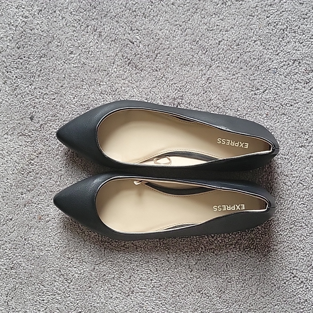 NWT Express black pointy toe flats 8.5